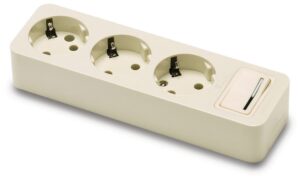 BASE ENCHUFE 3 TOMAS 16 A CON INTERRUPTOR